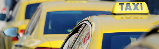 DIVLJAČKI NAPAD U TAKSIJU Vozač vrištao dok ga je putnik davio!