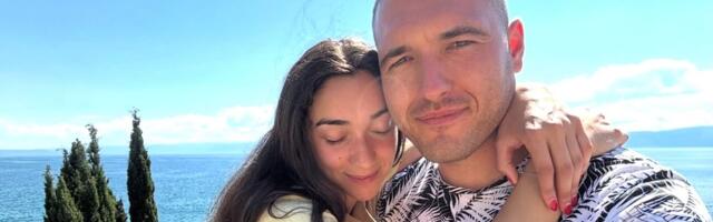 Dečko fitnes bliznakinje pokazao čime raspolaže! Skinuo se, a njena sestra odmah reagovala na vrelu fotku zeta