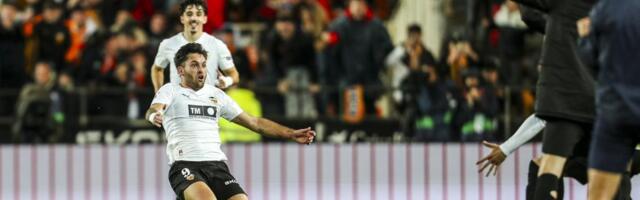 GOL U 90. PA PENAL I CRVENI KARTON U 99. MINUTU! Ludilo od utakmice i jedan od najluđih preokreta ove sezone!