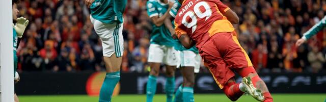 SPEKTAKL NA ENFILDU - LIVERPUL JURI MINUS SA BOSFORA: Tudor i Totenhem sanjaju čudo protiv Atletika!