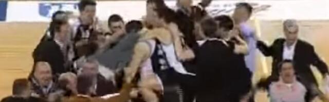 VREME NIJE ISTEKLO! KECMAAAN - IDE TROJKAAA! Dan kada je Srbin ZALEDIO ZAGREB: Na 0.6 sekundi pre kraja uzeo loptu i napravio čudo! (VIDEO)