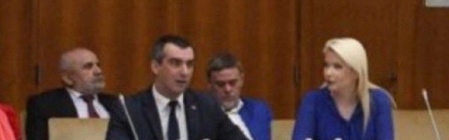 VUČIĆ NEMA BOLJE: Dežurni pljuvači ponižavaju opoziciju i sramote Srbiju