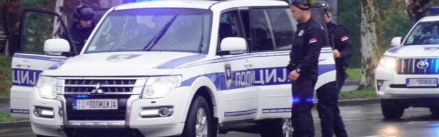 PROŠAO I BACIO MU PAKET ISPOD AUTA: Nišlija u panici odmah zvao policiju - ono što su pronašli ih je ŠOKIRALO!