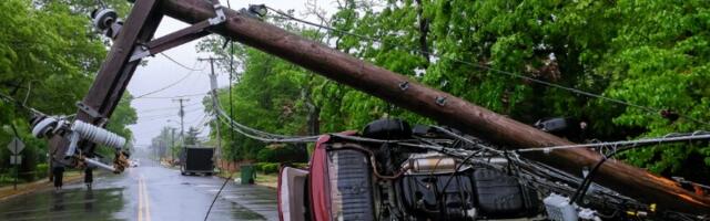Apokaliptični prizori iz Srbije tokom strašnog nevremena: Grad lupao automobile, padala stabla (VIDEO)