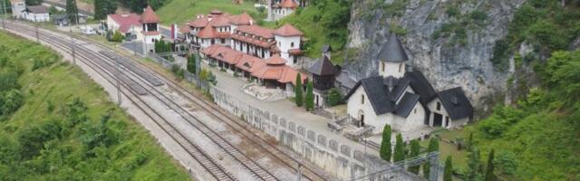 Ovo je srpski Ostrog: Na samoj granici je mesto u kom se dešavaju čuda, kad su hteli da ruše ovaj manastir, pobunili su se i pravoslavci i muslimani