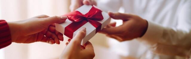 Nikada ne poklanjajte ovu stvar: Veruje se da tako sebi NAVLAČITE BEDU