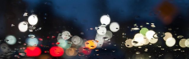 TRČANJE PO KIŠI, POLJUPCI I ROMANTIKA... Evo kako to izgleda u realnosti! (Video)