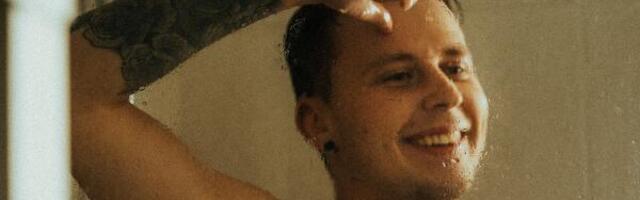 Kako uriniranjem pod tušem spašavamo planetu