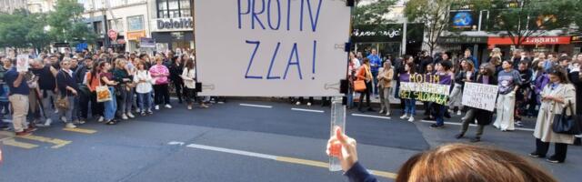 Protest ispred zgrade „Informera“: Sram vas bilo! 