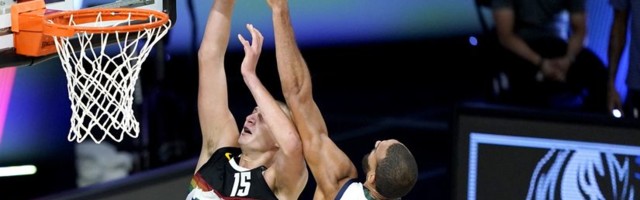 Kakav start plej-ofa! Strašan meč, Jokićeva brutalna partija i dabl-dabl, te nedovoljnih 57 poena Mičela