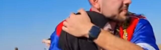 Emotivan susret studenata Nadije i Save: Ona sa hidžabom, on sa šajkačom