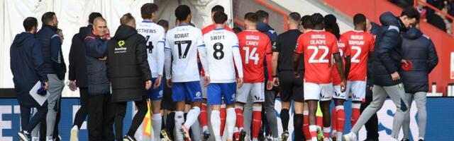 Tragedija u Engleskoj: Prekinut meč zbog smrti navijača na tribinama