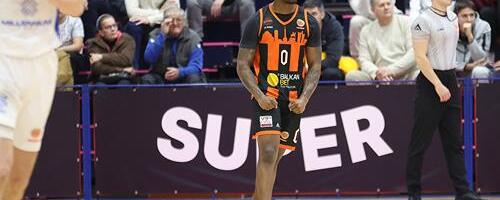 KAKVO LUDILO OD UTAKMICE U SRBIJI! Amerikanac postigao 40 poena i trojku za pobedu u utakmici sa 225 poena!