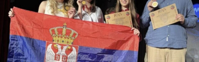 Велики успех српских гимназијалаца у Њу Делхију на конференцији младих научника