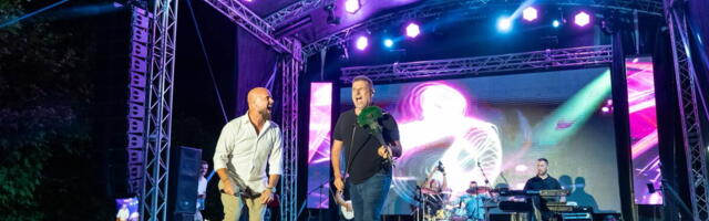 PONOVO PREKINUT NASTUP, ALI NA TRGU! Boban Rajović sišao među publiku, a onda je na binu izveo devojčicu koja je sve ostavila bez teksta! (FOTO+VIDEO)