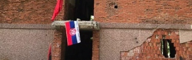 NISAM OSTAVIO SRPSKU ZASTAVU ALBANCIMA DA RADE SA NJOM ŠTA ŽELE! Oglasio se mladić koji je okačio srpsku trobojku na karauli na Košarama, U PRIŠTINI NERVOZA! Foto