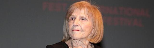 Mira Banjac s terase pozdravila studente u NS (VIDEO)