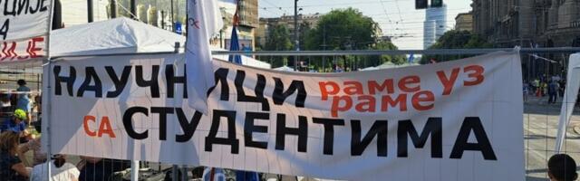"Ostajemo do ispunjenja zahteva": Drugi dan protesta "Fakulteti na raskrsnici“ ispred Vlade Srbije (FOTO/VIDEO)