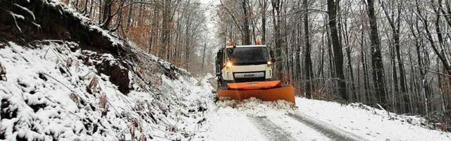 Zbog snega otežan saobraćaj u pojedinim delovima čačanske teritorije, evo gde su najveći problemi