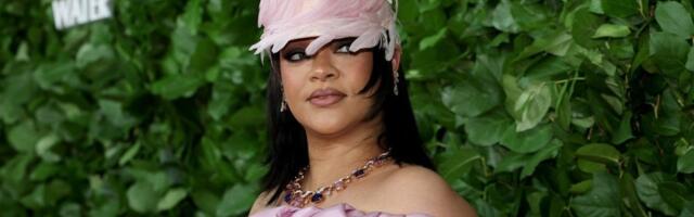 Rijana kao ogroman ružičasti žvakaći balon: Pevačica zasenila haljinom - ovo niko nije nosio (FOTO)