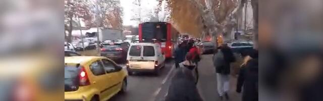 Ovakav kolaps na Autokomandi još nije viđen: Ljudi napuštali autobuse i pešačili u koloni!