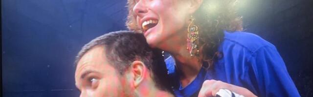 Uplakana devojka sa poslednjeg derbija je srpska glumica! U suzama slavila pobedu, Grobari je obožavaju
