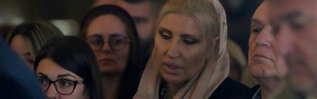 Pevačica predvidela očevu smrt - Zbog vizije u avionu znala je da neće dočekati jutro