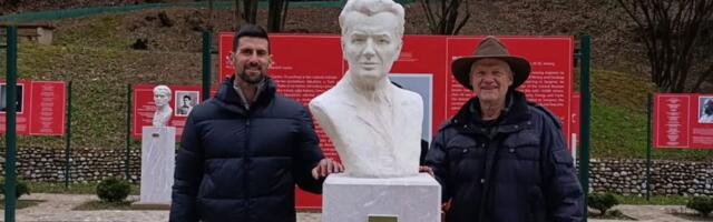 Novak Đoković sedmi put meditirao usred bosanskih piramida! /FOTO/
