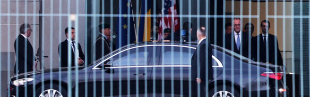 NEPRIJATELJ PRED VRATIMA Sve se rešava u Berlinu