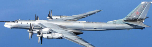 Руски нуклеарни бомбардери летели око Скандинавије, пратили их страни ловци