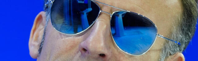 Zašto je Makron nosio naočare za sunce u Davosu?