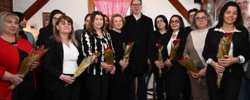STIŽU NOVE SUBVENCIJE I KONKRETNA PODRŠKA JER SNAŽNE ŽENE SU STUB DRŽAVE! Vučić sa preduzetnicama istoka Srbije: Evo o čemu je sve bilo reči (FOTO)
