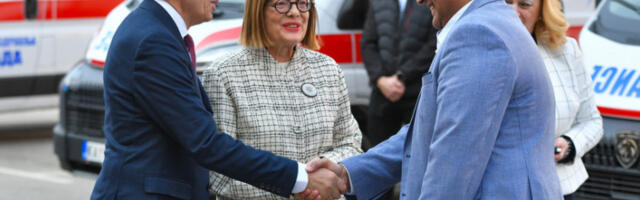 ​АП Војводина: Гојковић уручила санитетска возила за 22 здравствене установе