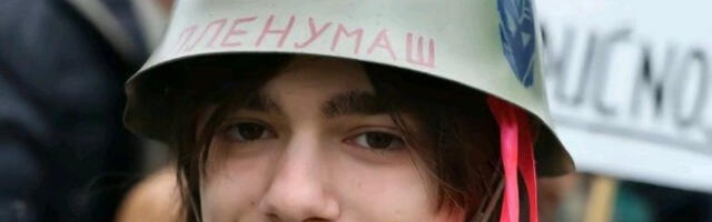 Бољшевичке методе испред Ректората: новинарки онемогућен приступ након трагедије на Филозофском факултету (видео)