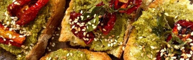 Sendvič sa sušenim paradajzom i edamame pestom: Obrok bogat aromama i biljnim proteinima za 10 minuta