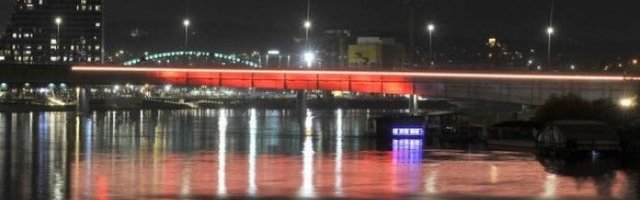(FOTO) BEOGRAD I SRBIJA IZRAŽAVAJU SOLDARNOST SA NEMAČKOM! Vesić: Saučešće sa svim žrtvama opakog virusa u ovoj zemlji!