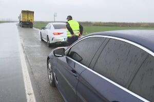 Возе као на рели-стазама, полицијски пресретач се креће и брже да би снимио прекршај