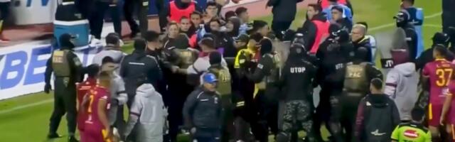 Ovakvu makljažu fudbalera nikad niste videli - Ovi ljudi nisu normalni, tukli se pesnicama, šutirali...