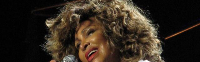 Muž joj batinama polomio nos, sahranila oba sina: Pevačica koju su svi OBOŽAVALI imala je pakao od života