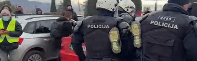 VIDEO: Meštani Botuna telima blokirali izgradnju prečistača, Milan Knežević sam ušao u maricu