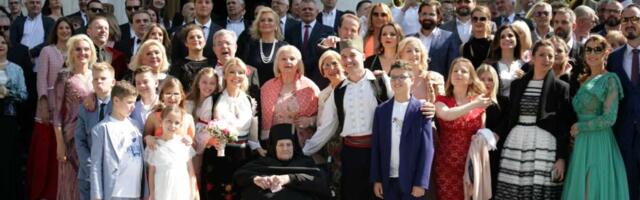 ONI SU NAJVEĆA PORODICA NA ESTRADI: 300 članova porodice zajedno slavi Božić: To je stvarno doživljaj!