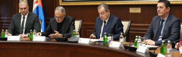 Ministri Dačić i Gajić razgovarali o unapređenju bezbednosti na sportskim događajima