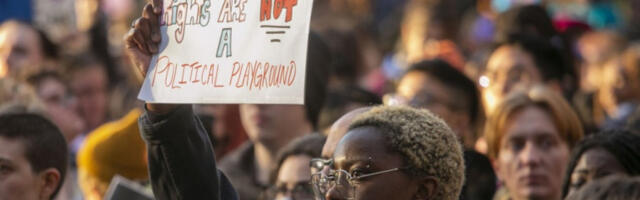 САД укидају бенефиције трансродне ученике