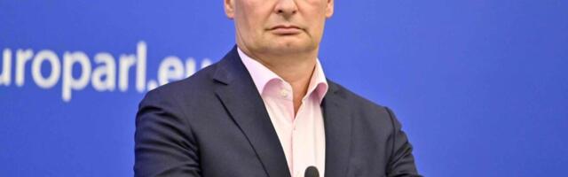 Evroposlanik Šider: Vučić je sada sam