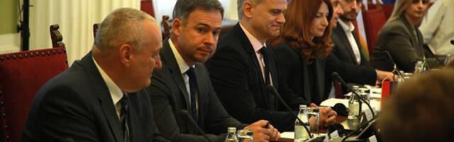 Opozicija ne može ni za isti sto da sedne: Sujete jače od borbe protiv vlasti!