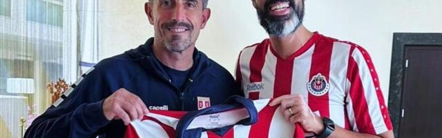 Fudbal kao religija: Tri sata čekanja za susret sa Paunovićem