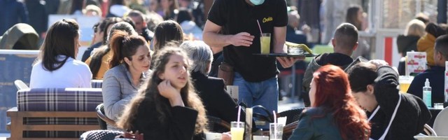 Kafići širom Srbije puni: U svim gradovima ljudi jedva dočekali kafenisanje na otvorenom