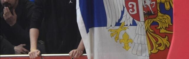 Navijači Zvezde ISTAKLI NATO zastavu, ali takvu da je ona ODGOVOR na provokaciju iz Litvanije /FOTO/