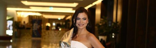 Isplivala do sada neviđena fotografija! Milica Pavlović u zagrljaju poznatog pevača!