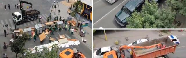 50 radnika Čistoće i Zelenila u AKCIJI: Uklonjena barikada u Zemunu (VIDEO)